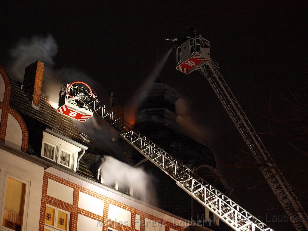 Feuer 3 Dachstuhlbrand Koeln Muelheim Gluecksburgstr P041.JPG